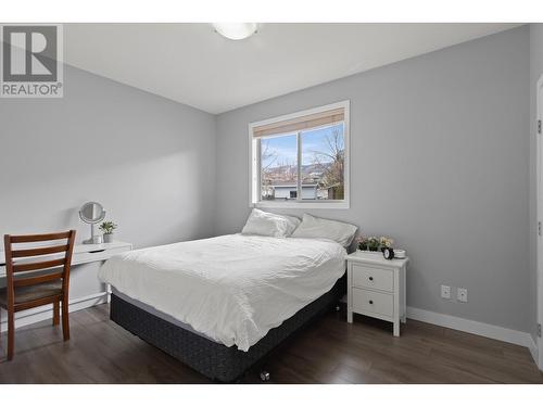 1566 Large Avenue, Kelowna, BC - Indoor Photo Showing Bedroom