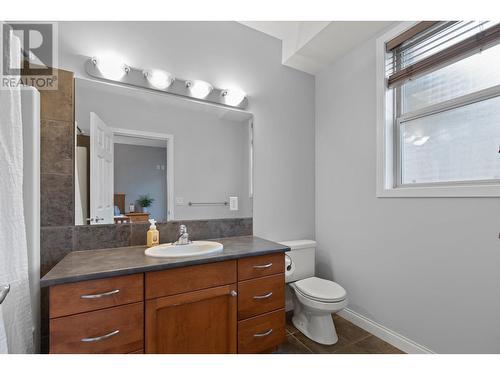 1566 Large Avenue, Kelowna, BC - Indoor Photo Showing Bathroom