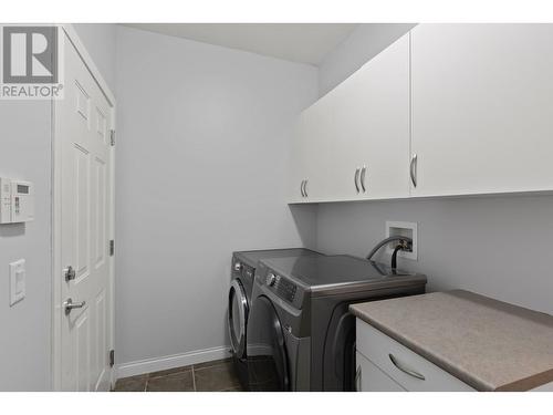 1566 Large Avenue, Kelowna, BC - Indoor Photo Showing Laundry Room