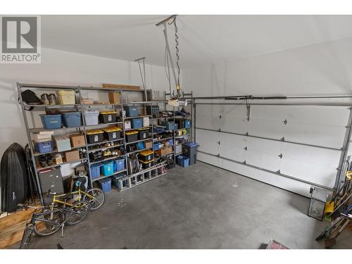 1566 Large Avenue, Kelowna, BC - Indoor Photo Showing Garage