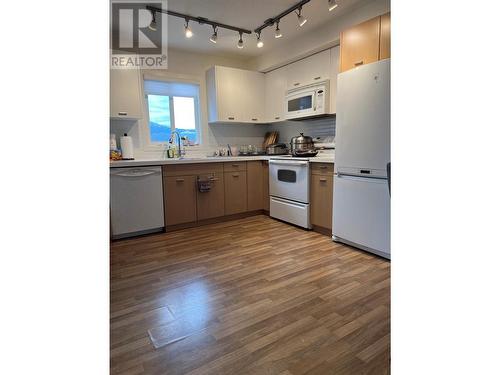 1550 Dickson Avenue Unit# 209, Kelowna, BC - Indoor Photo Showing Kitchen