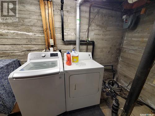 105 3Rd Street N, Cabri, SK - Indoor Photo Showing Laundry Room