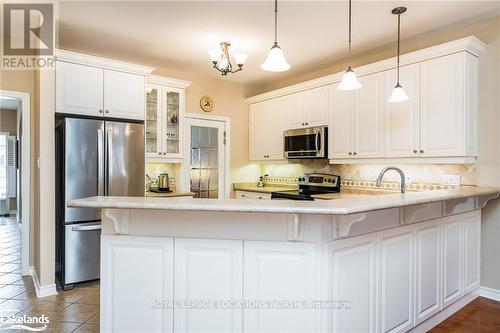 11 Mair Mills Dr, Collingwood, ON - Indoor Photo Showing Kitchen With Upgraded Kitchen