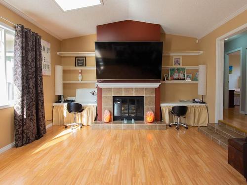 131 Wildlife Pl, Nanaimo, BC - Indoor With Fireplace
