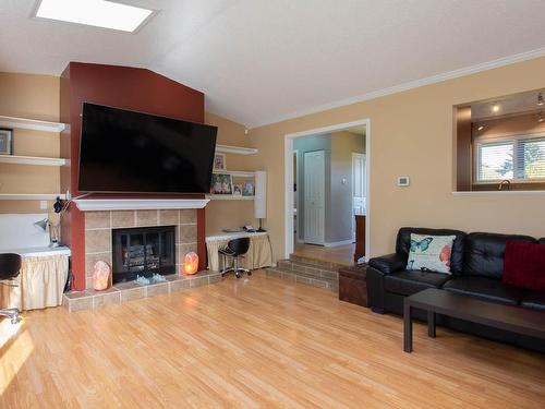 131 Wildlife Pl, Nanaimo, BC - Indoor Photo Showing Living Room With Fireplace
