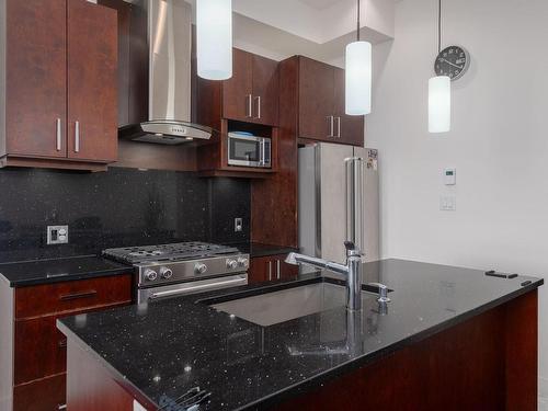 303-10 Chapel St, Nanaimo, BC - Indoor Photo Showing Kitchen