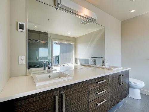 103-744 Handy Rd, Mill Bay, BC - Indoor Photo Showing Bathroom