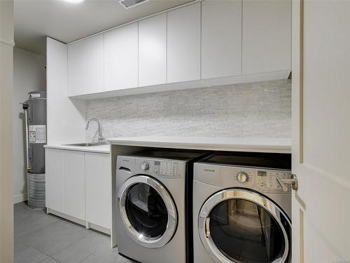 103-744 Handy Rd, Mill Bay, BC - Indoor Photo Showing Laundry Room