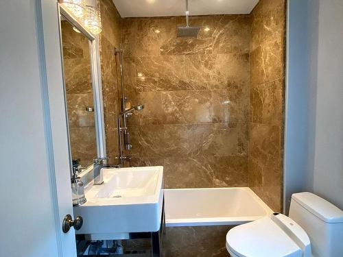 14 Crofton Rd, Toronto, ON - Indoor Photo Showing Bathroom