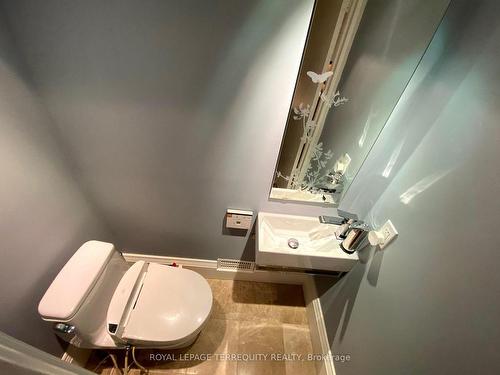 14 Crofton Rd, Toronto, ON - Indoor Photo Showing Bathroom