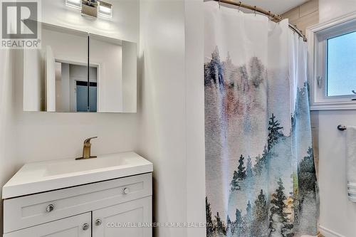 10 Elm St, Kawartha Lakes, ON - Indoor Photo Showing Bathroom