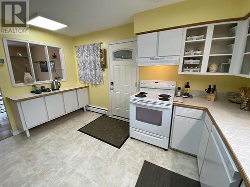 460 Birch Place, 100 Mile House, BC - Indoor Photo Showing Kitchen