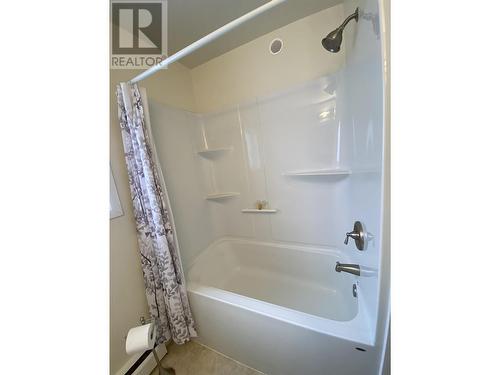 460 Birch Place, 100 Mile House, BC - Indoor Photo Showing Bathroom