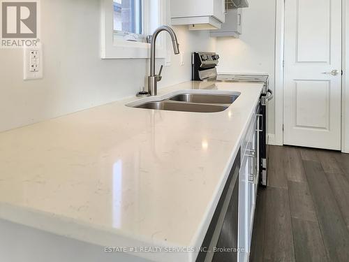 2047 Lockwood Crescent, Strathroy-Caradoc, ON - Indoor Photo Showing Kitchen With Double Sink