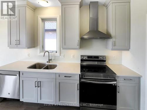 2047 Lockwood Crescent, Strathroy-Caradoc, ON - Indoor Photo Showing Kitchen With Double Sink