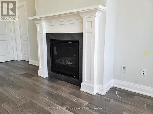 2047 Lockwood Crescent, Strathroy-Caradoc, ON - Indoor Photo Showing Living Room With Fireplace