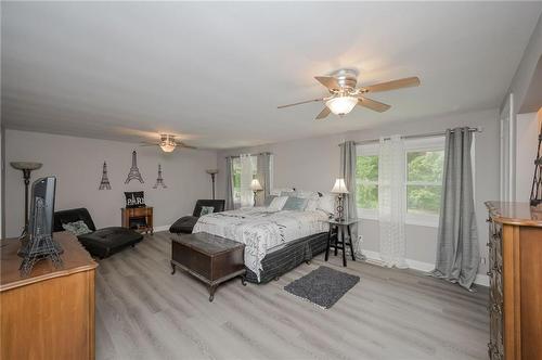 Oversized master with built in closets and west facing windows - 424 Mountain Brow Boulevard, Hamilton, ON - Indoor Photo Showing Bedroom