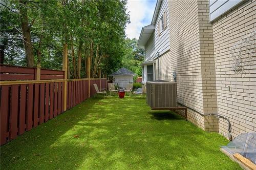 South side  Seperate side yard with grass turf -for easy maintance - 424 Mountain Brow Boulevard, Hamilton, ON - Outdoor