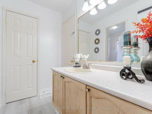 103 Vivians Cres, Brampton, ON - Indoor Photo Showing Bathroom