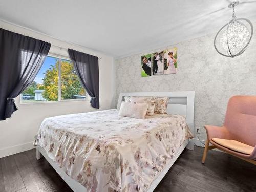 147 Parlow Road, Kamloops, BC - Indoor Photo Showing Bedroom
