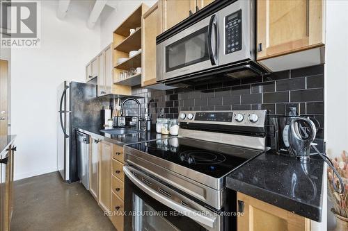 #232 -404 King St W, Kitchener, ON - Indoor Photo Showing Kitchen With Upgraded Kitchen