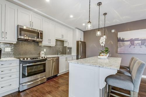 34 Plains Road E|Unit #305, Burlington, ON - Indoor Photo Showing Kitchen With Upgraded Kitchen