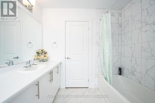 134 Franklin Tr W, Barrie, ON - Indoor Photo Showing Bathroom
