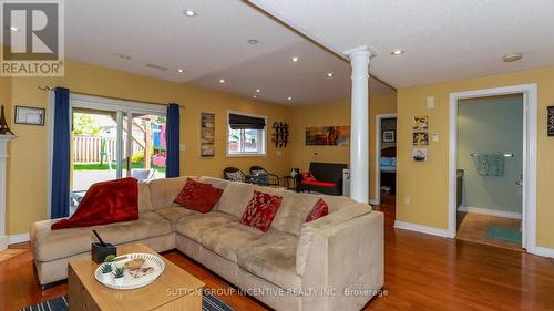 59 Nicklaus Drive, Barrie, ON - Indoor Photo Showing Living Room