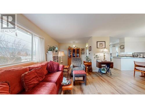 20 Finch Crescent, Osoyoos, BC - Indoor Photo Showing Living Room