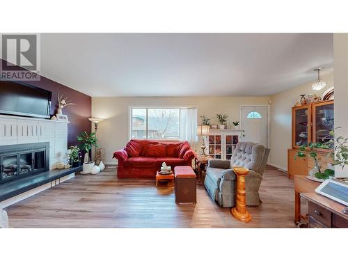 20 Finch Crescent, Osoyoos, BC - Indoor Photo Showing Living Room With Fireplace