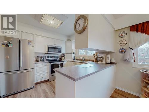 20 Finch Crescent, Osoyoos, BC - Indoor Photo Showing Kitchen With Double Sink