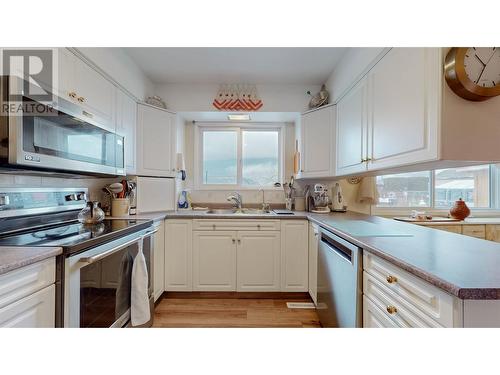 20 Finch Crescent, Osoyoos, BC - Indoor Photo Showing Kitchen With Double Sink