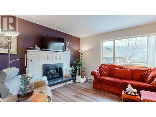 20 Finch Crescent, Osoyoos, BC - Indoor Photo Showing Living Room With Fireplace