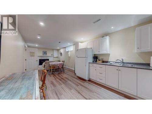 20 Finch Crescent, Osoyoos, BC - Indoor Photo Showing Kitchen With Double Sink