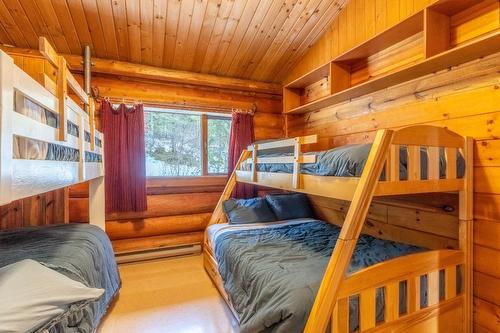 857 Riondel Rd, Crawford Bay, BC - Indoor Photo Showing Bedroom