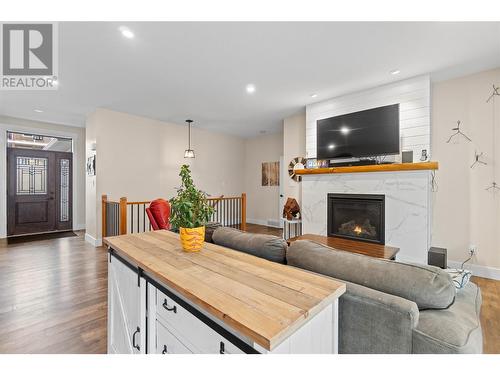 4120 20 Street, Salmon Arm, BC - Indoor Photo Showing Living Room With Fireplace