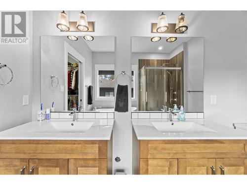 4120 20 Street, Salmon Arm, BC - Indoor Photo Showing Bathroom