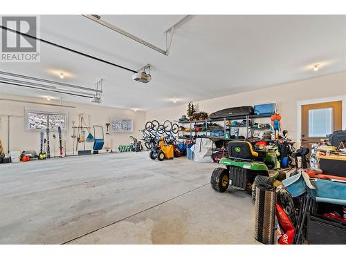 4120 20 Street, Salmon Arm, BC - Indoor Photo Showing Garage