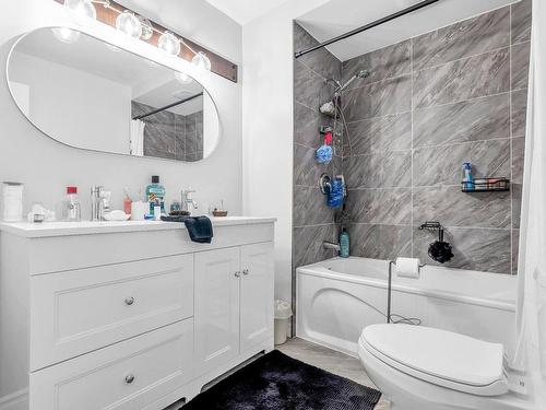 Bathroom - 2066 Rue Jean-Béliveau, Longueuil (Le Vieux-Longueuil), QC - Indoor Photo Showing Bathroom