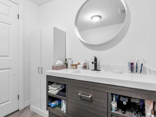 Powder room - 2066 Rue Jean-Béliveau, Longueuil (Le Vieux-Longueuil), QC - Indoor Photo Showing Bathroom