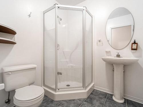 Bathroom - 207 Rue Sidney-Cunningham, Beaconsfield, QC - Indoor Photo Showing Bathroom