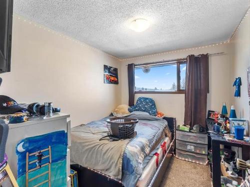 241 Birch Cres, Logan Lake, BC - Indoor Photo Showing Bedroom