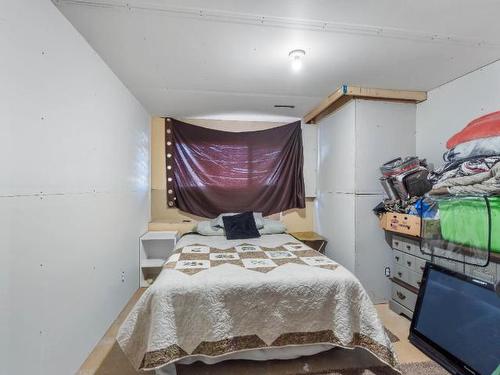 241 Birch Cres, Logan Lake, BC - Indoor Photo Showing Bedroom