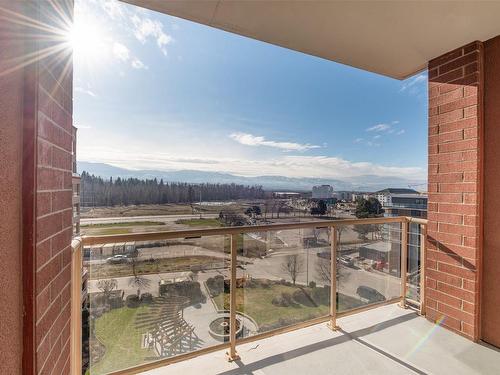 704-1947 Underhill Street, Kelowna, BC - Outdoor With View