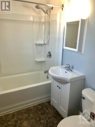 Unit 1 Full Bathroom - 1299 Dorchester Avenue, Ottawa, ON - Indoor Photo Showing Bathroom