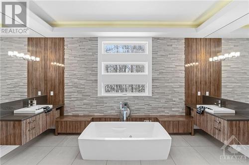 6104 Knights Drive, Ottawa, ON - Indoor Photo Showing Bathroom