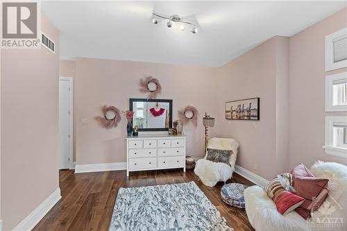 6104 Knights Drive, Ottawa, ON - Indoor Photo Showing Bedroom