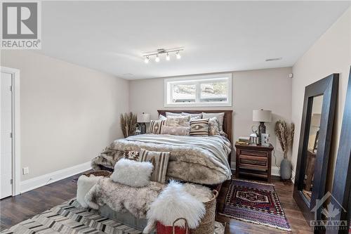 6104 Knights Drive, Ottawa, ON - Indoor Photo Showing Bedroom