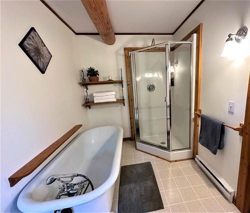 1561 Lavallee Road, Golden, BC - Indoor Photo Showing Bathroom