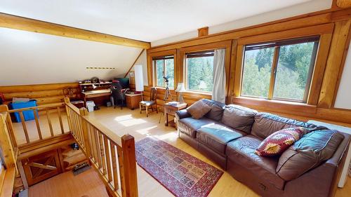 1561 Lavallee Road, Golden, BC - Indoor Photo Showing Other Room